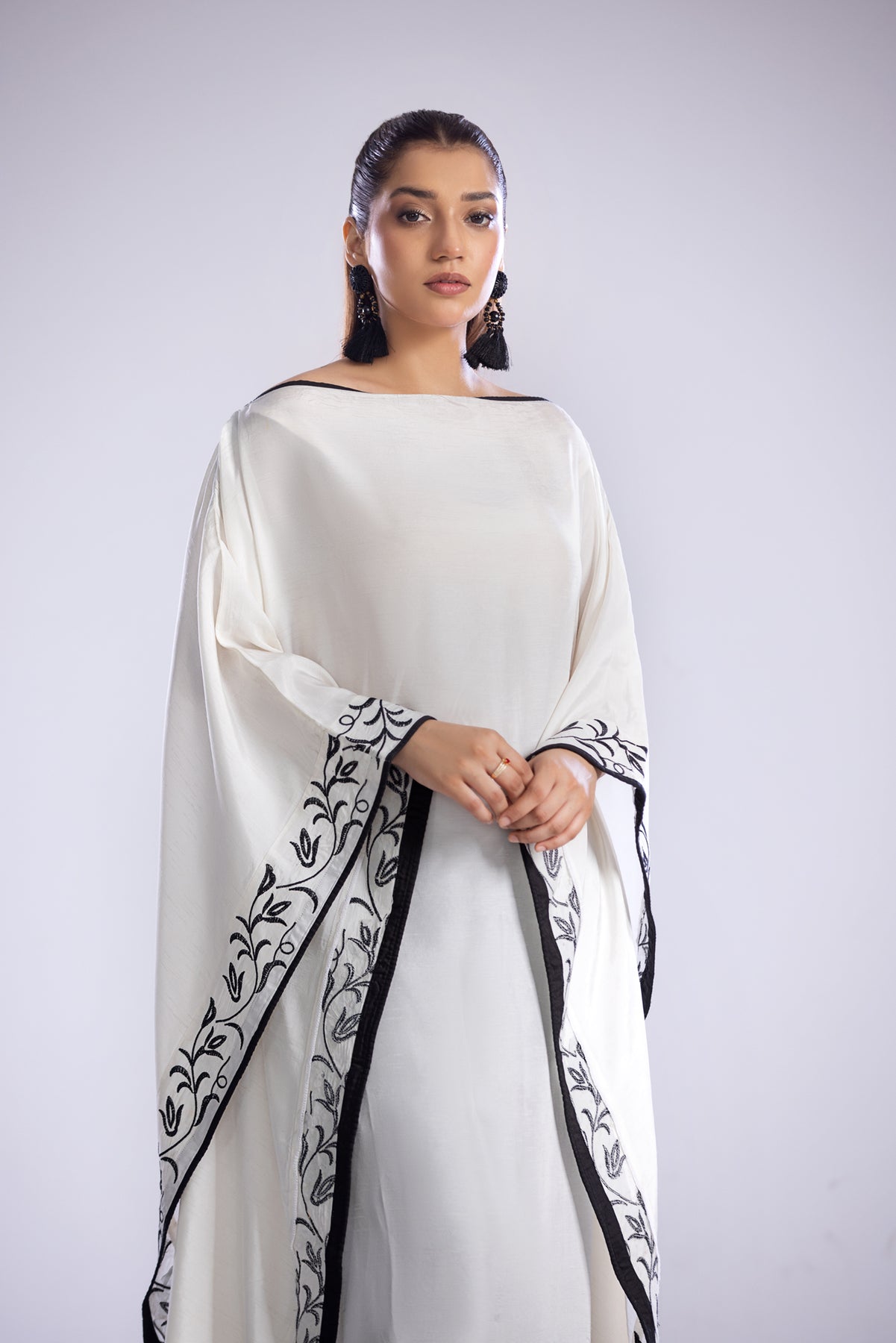 ELEGANT JALABIYA DRESSES FOR WOMEN IN UAE | SHOP NOW khatepoesh ELEGANT JALABIYA DRESSES FOR WOMEN IN UAE | SHOP NOW khatepoesh