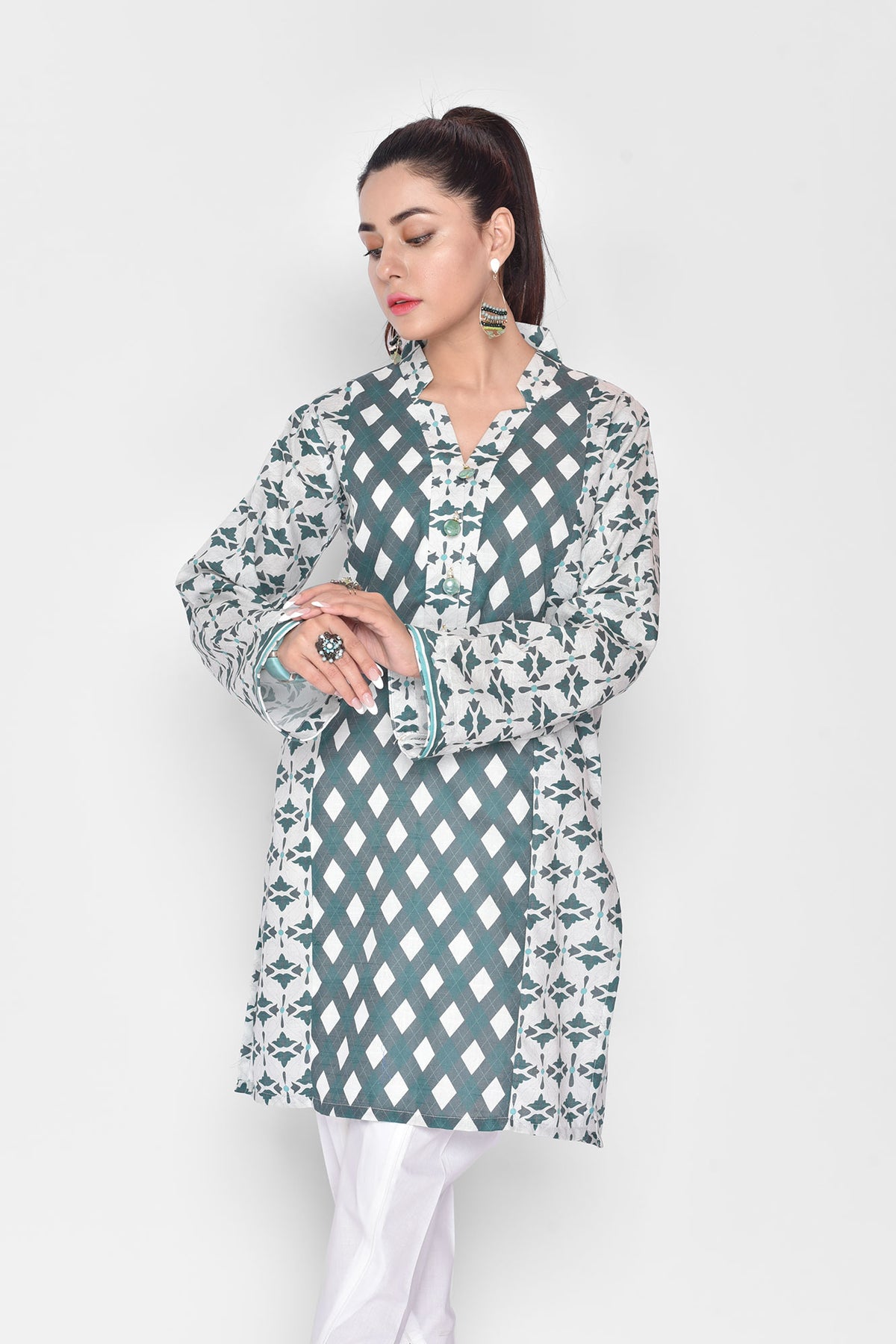 Pakistani best online unstitched suits in UAE